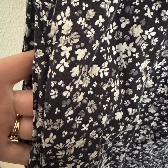 Girls Old Navy Black and White‎ Floral dress - Picture 2 of 4